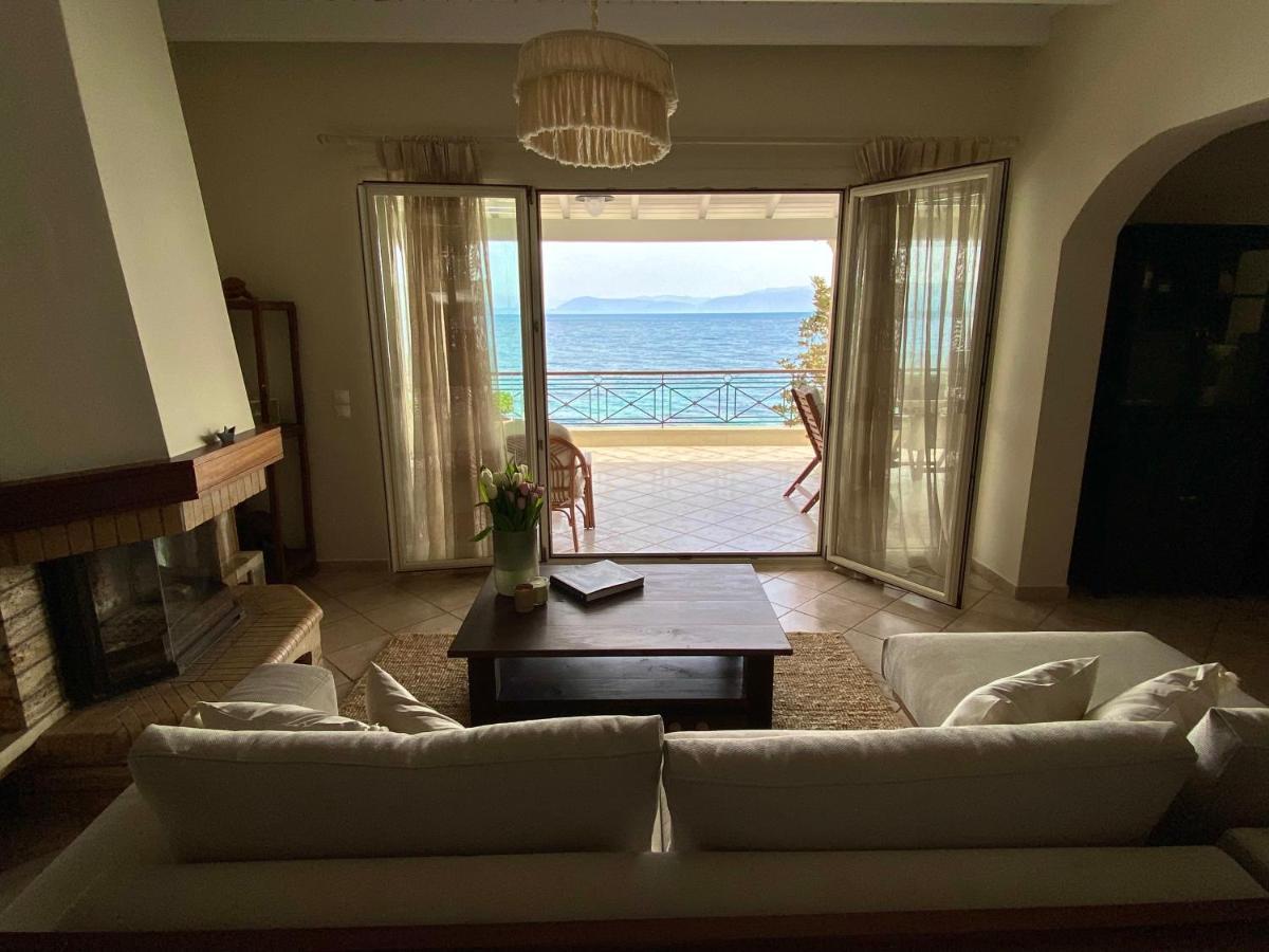 Beach Front Villa Litore Mesongi Bagian luar foto