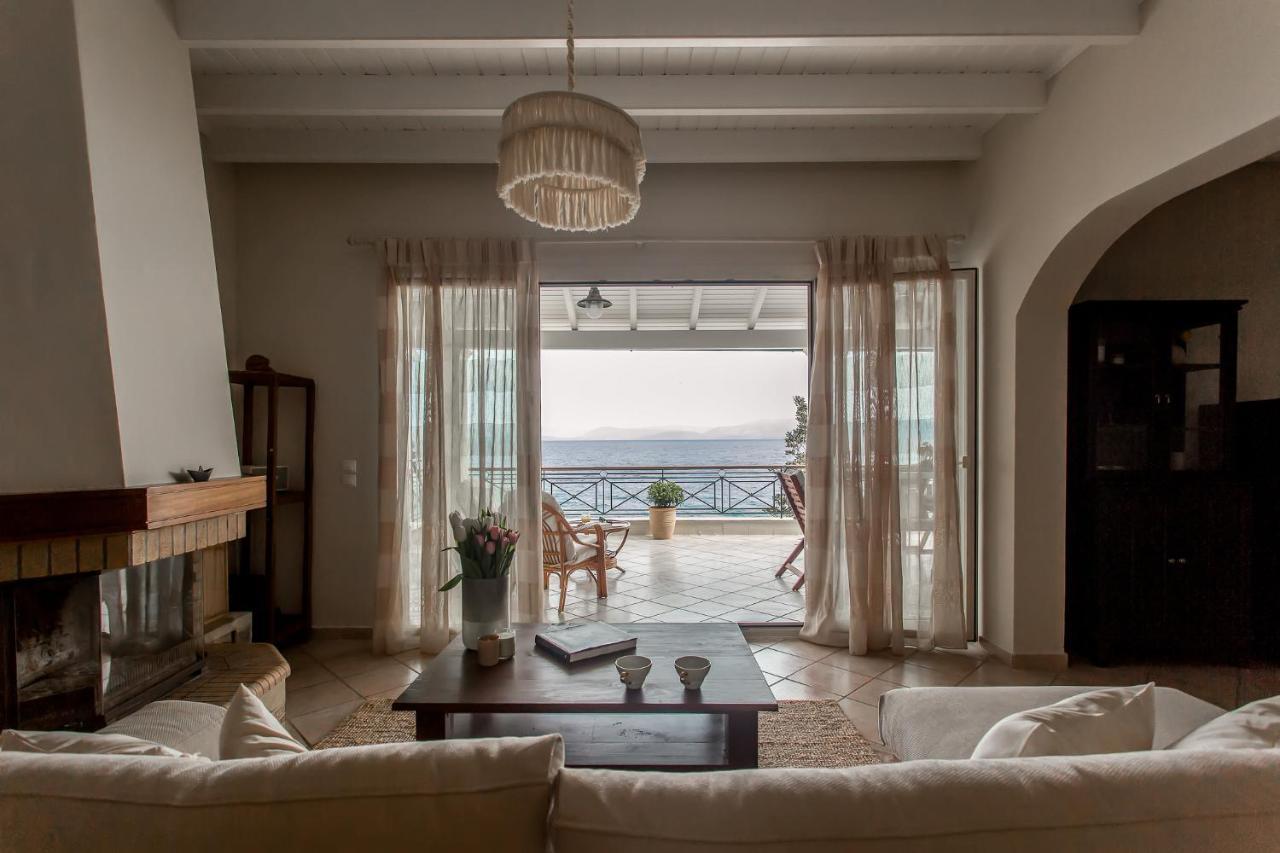 Beach Front Villa Litore Mesongi Bagian luar foto