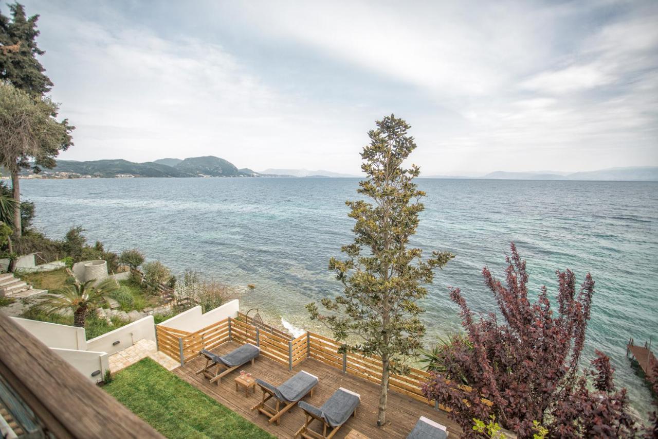 Beach Front Villa Litore Mesongi Bagian luar foto