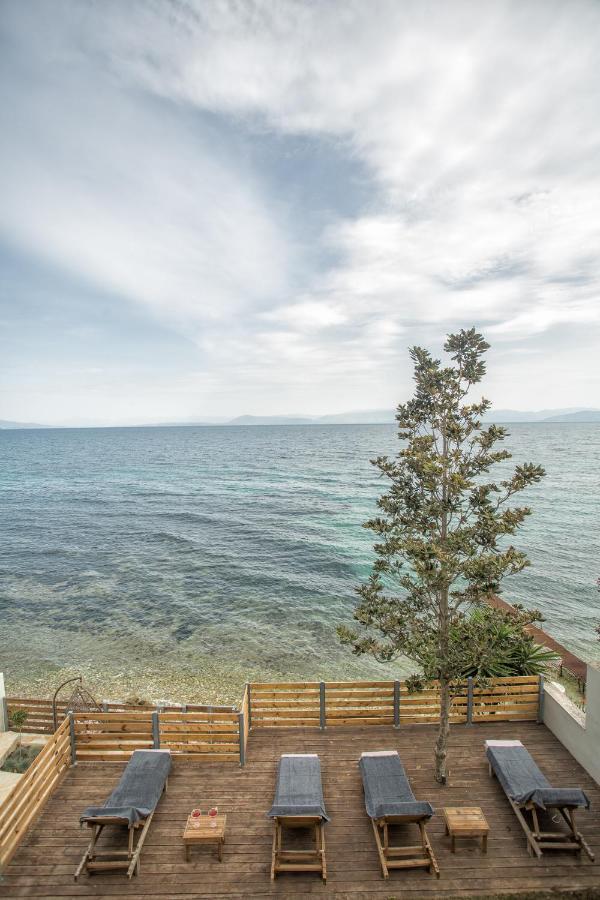 Beach Front Villa Litore Mesongi Bagian luar foto